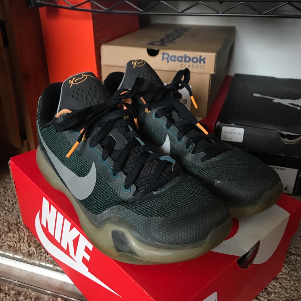 Kobe 10 “Flight”